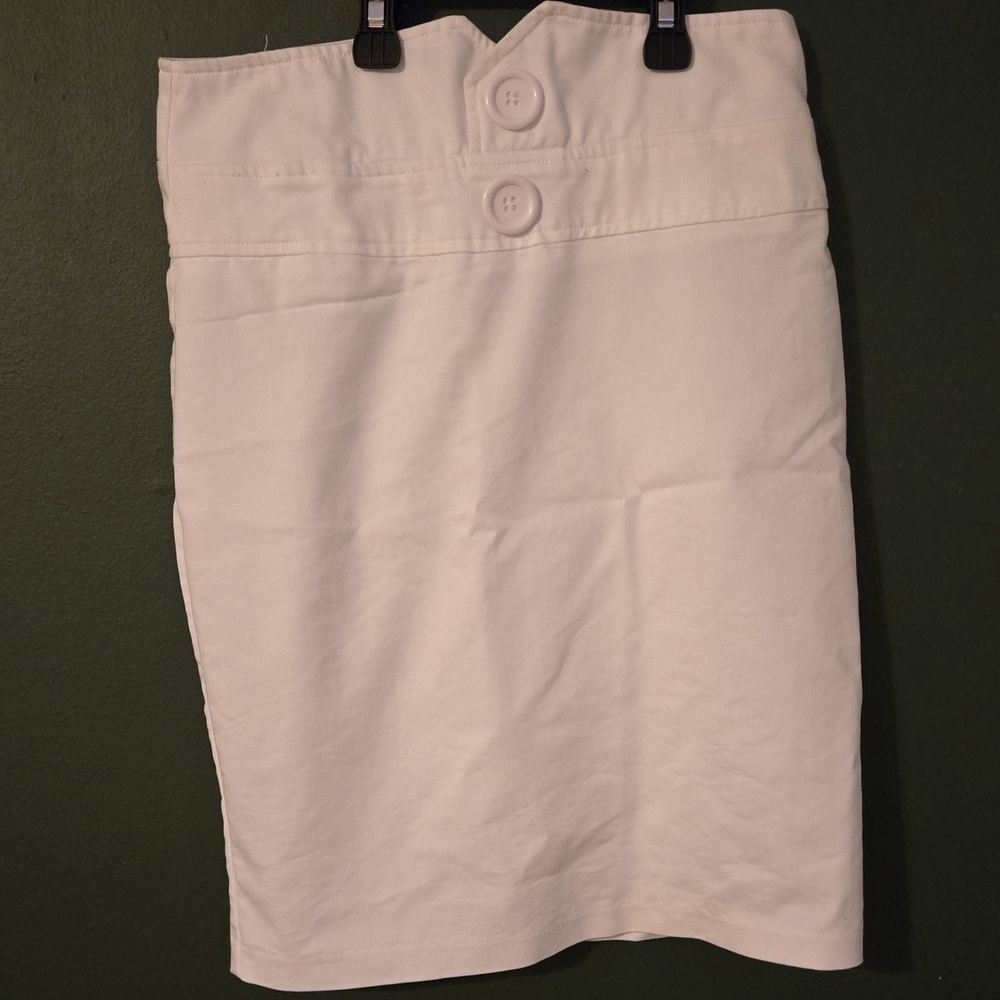 Elegant White Buttoned Skirt
